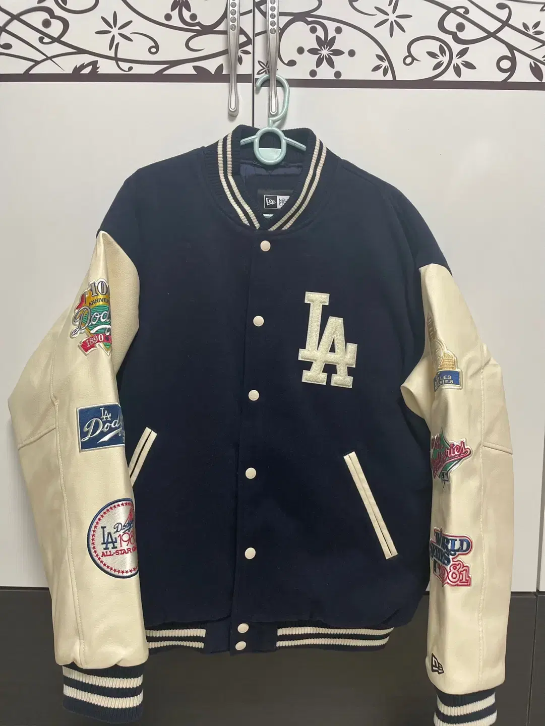 뉴에라 MLB LA 다저스 패치 바시티 재킷 스카이 캡션 XL